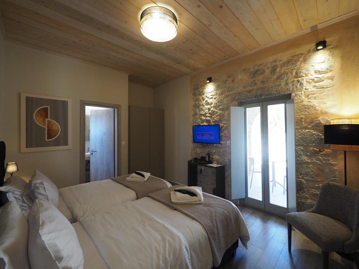 Terra Di Pietra Exclusive Suites & Apartments อาเรโอโปลิส ภายนอก รูปภาพ