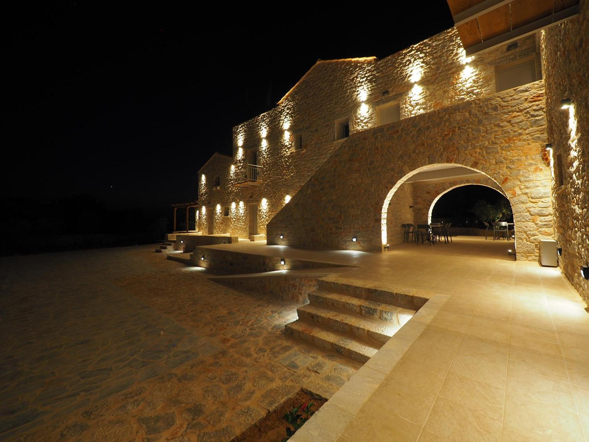 Terra Di Pietra Exclusive Suites & Apartments อาเรโอโปลิส ภายนอก รูปภาพ