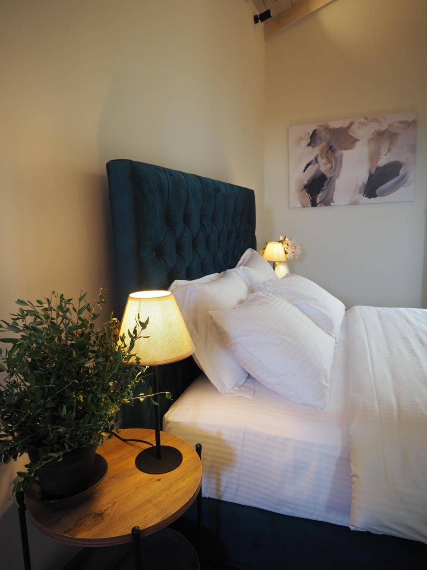 Terra Di Pietra Exclusive Suites & Apartments อาเรโอโปลิส ภายนอก รูปภาพ